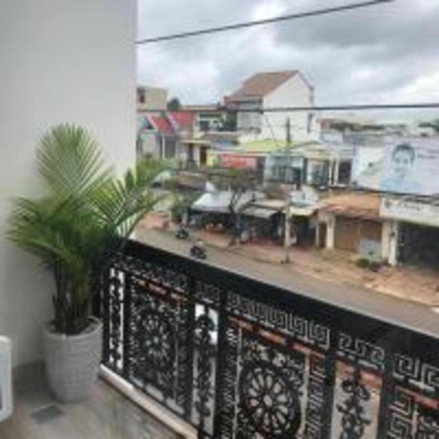 Kim Ngan Hotel Buôn Ma Thuột Zewnętrze zdjęcie